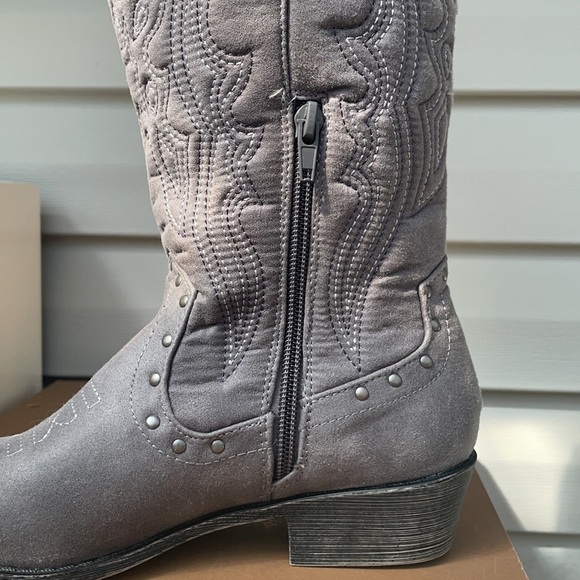 JUSTFAB Dolley gray boots. Size 6,5. - Picture 10 of 10